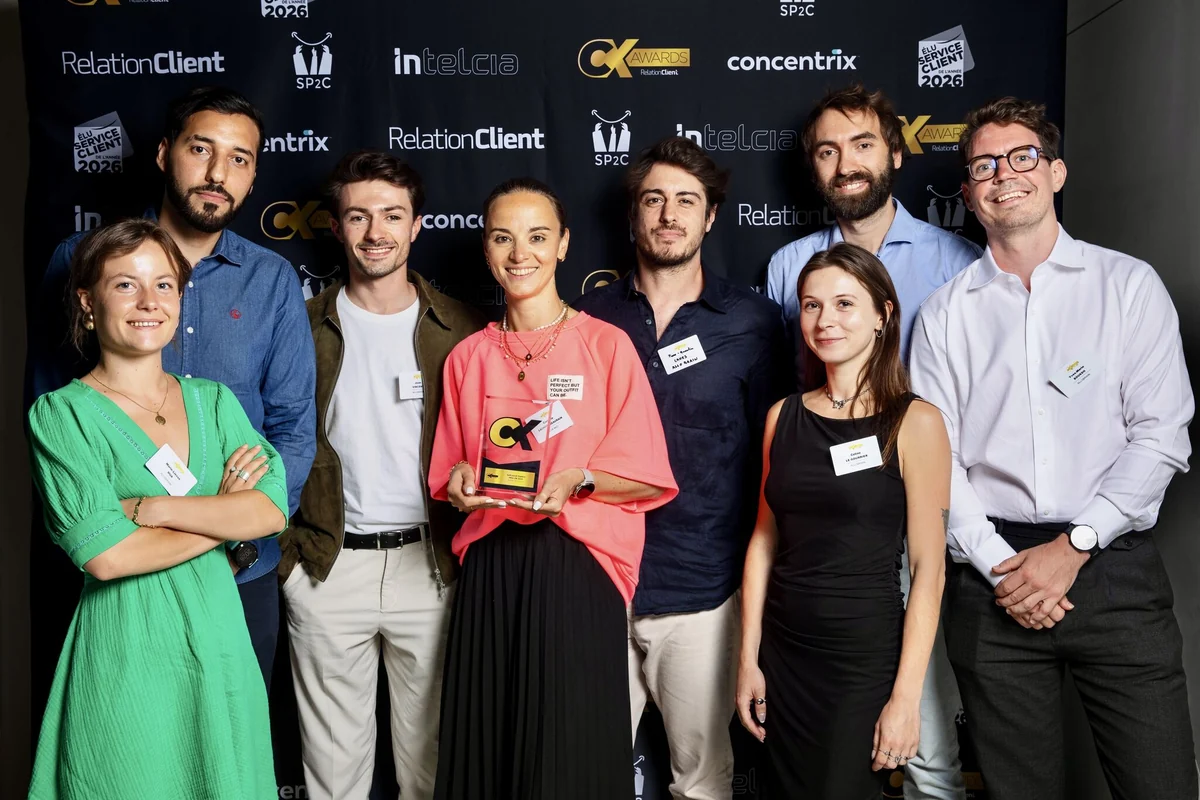 The AlloBrain and Club Med teams with their trophy at the CX Awards